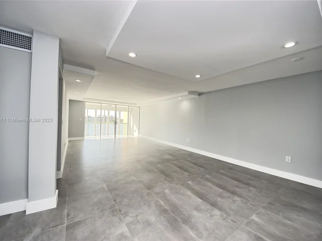 1660 NE 191st St # 1, Miami FL 33179