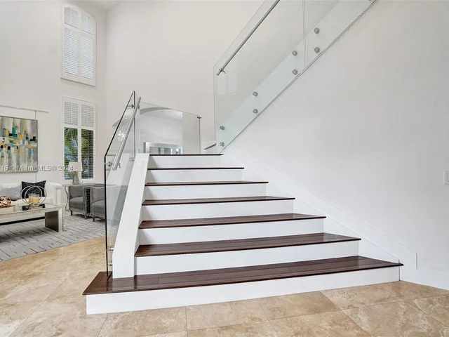 1708 Victoria Pointe Cir, Weston FL 33327