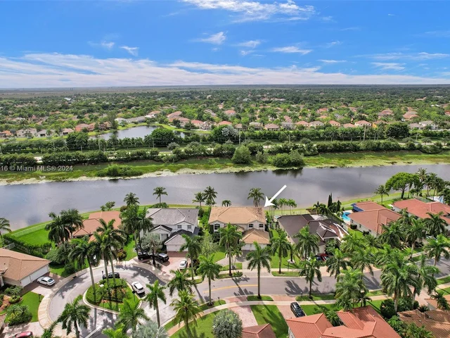 1708 Victoria Pointe Cir, Weston FL 33327