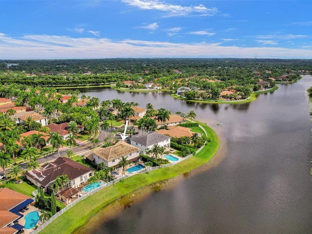 1708 Victoria Pointe Cir, Weston FL 33327