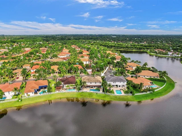 1708 Victoria Pointe Cir, Weston FL 33327