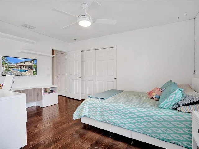 1708 Victoria Pointe Cir, Weston FL 33327