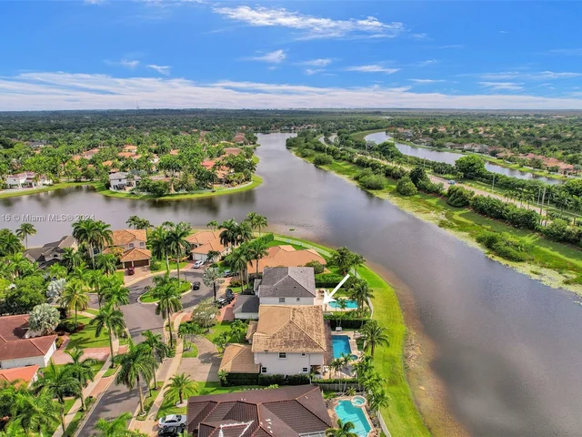 1708 Victoria Pointe Cir, Weston FL 33327