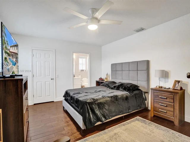 1708 Victoria Pointe Cir, Weston FL 33327