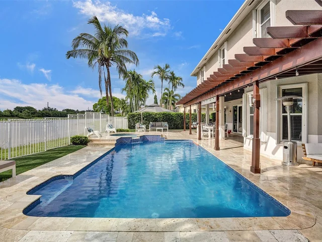 1708 Victoria Pointe Cir, Weston FL 33327