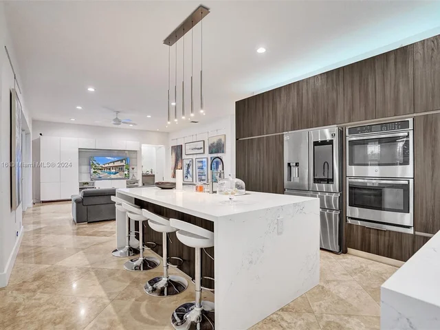 1708 Victoria Pointe Cir, Weston FL 33327