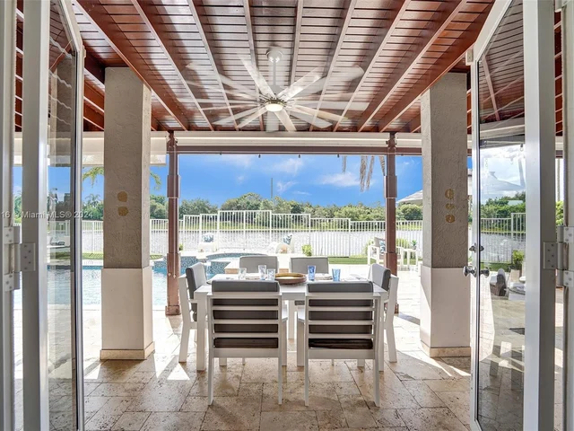 1708 Victoria Pointe Cir, Weston FL 33327