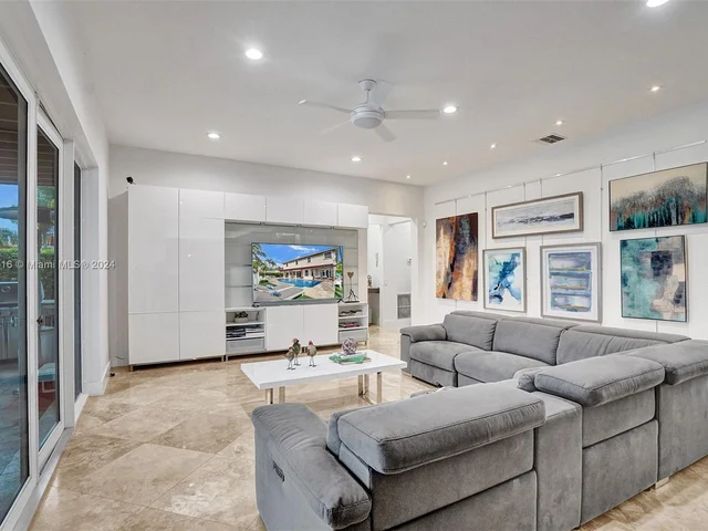 1708 Victoria Pointe Cir, Weston FL 33327