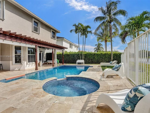 1708 Victoria Pointe Cir, Weston FL 33327