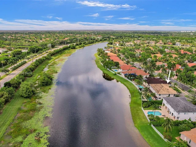 1708 Victoria Pointe Cir, Weston FL 33327