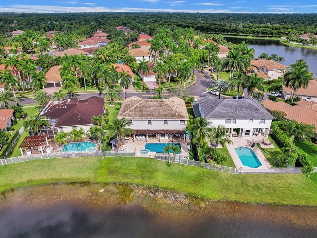 1708 Victoria Pointe Cir, Weston FL 33327