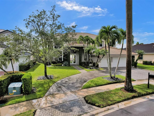 1708 Victoria Pointe Cir, Weston FL 33327