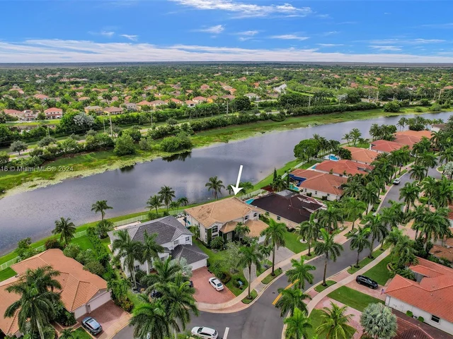 1708 Victoria Pointe Cir, Weston FL 33327