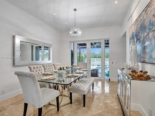 1708 Victoria Pointe Cir, Weston FL 33327