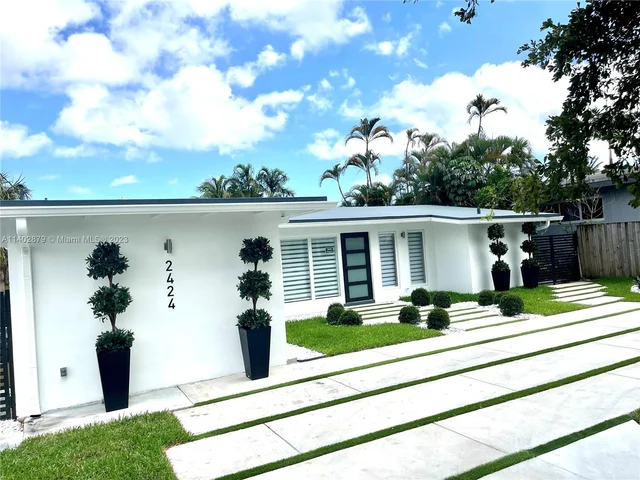 2424 Tortugas Ln, Fort Lauderdale FL 33312