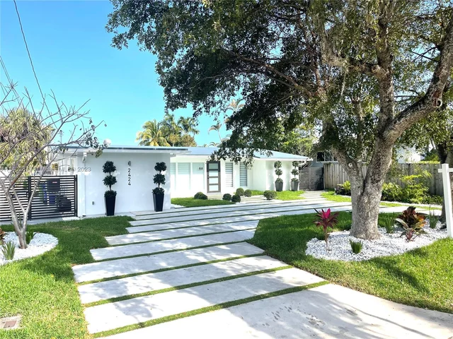 2424 Tortugas Ln, Fort Lauderdale FL 33312