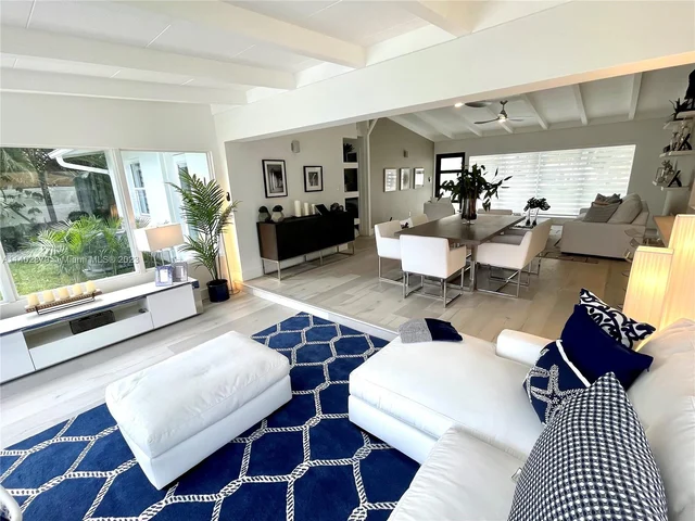 2424 Tortugas Ln, Fort Lauderdale FL 33312