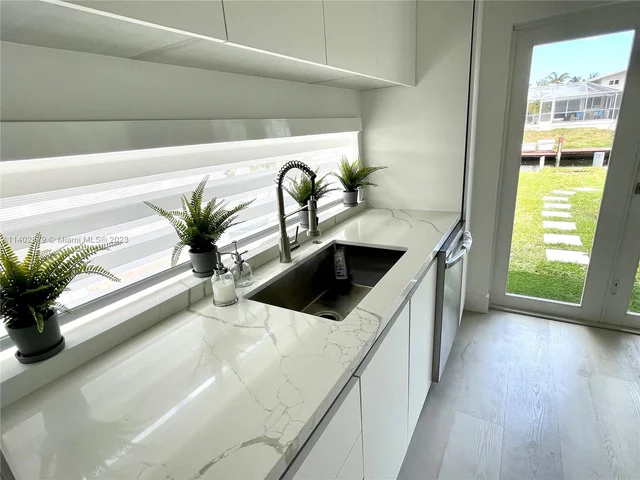 2424 Tortugas Ln, Fort Lauderdale FL 33312