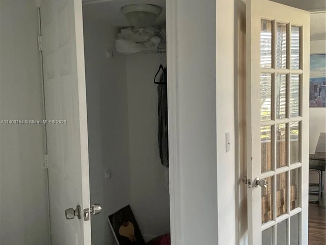 1660 NE 191st St # 1, Miami FL 33179