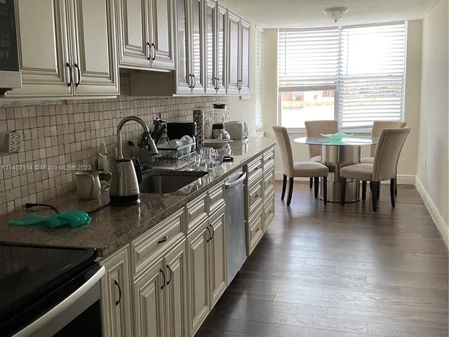 1660 NE 191st St # 1, Miami FL 33179