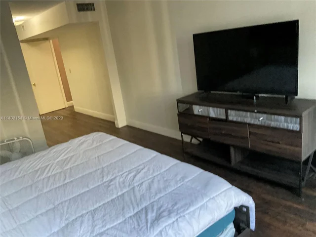 1660 NE 191st St # 1, Miami FL 33179