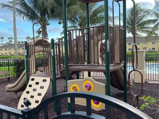 3252 NE 11th Dr, Homestead FL 33033