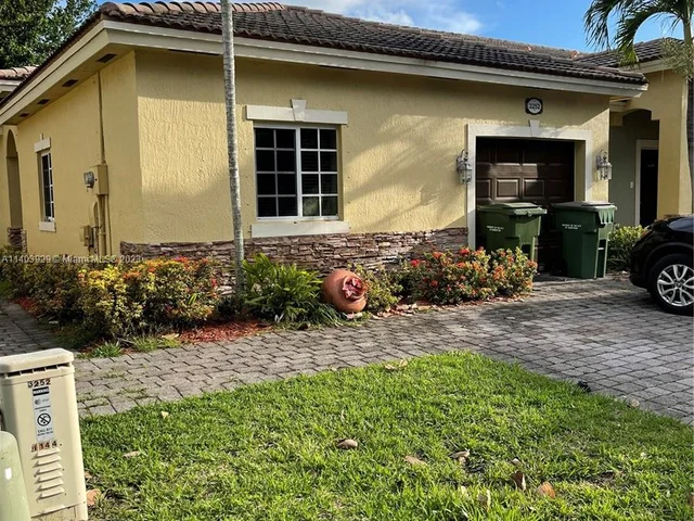 3252 NE 11th Dr, Homestead FL 33033