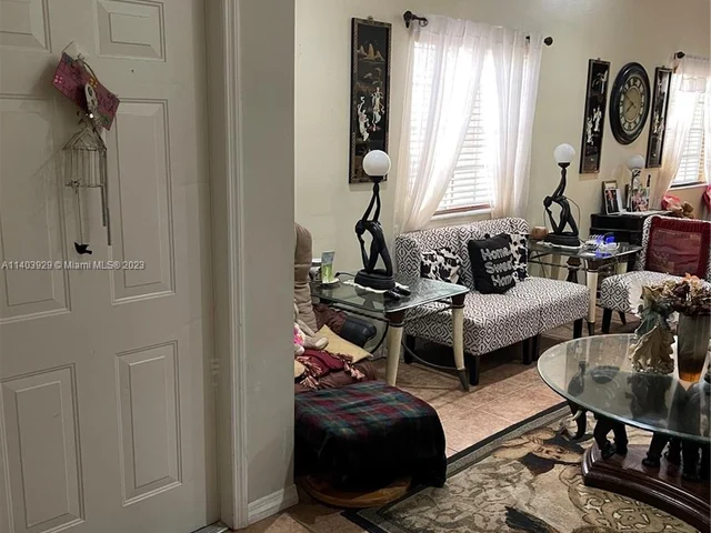 3252 NE 11th Dr, Homestead FL 33033