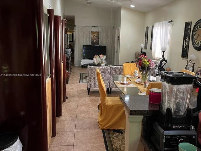 3252 NE 11th Dr, Homestead FL 33033