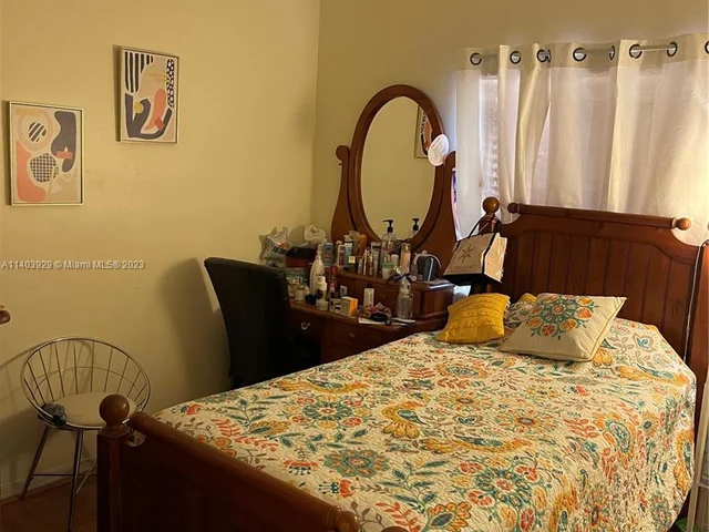 3252 NE 11th Dr, Homestead FL 33033