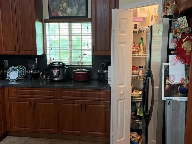 3252 NE 11th Dr, Homestead FL 33033