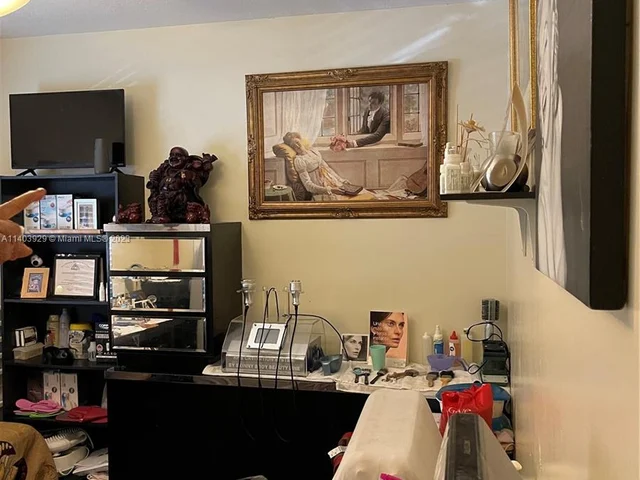 3252 NE 11th Dr, Homestead FL 33033