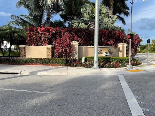 3252 NE 11th Dr, Homestead FL 33033