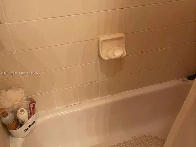 3252 NE 11th Dr, Homestead FL 33033