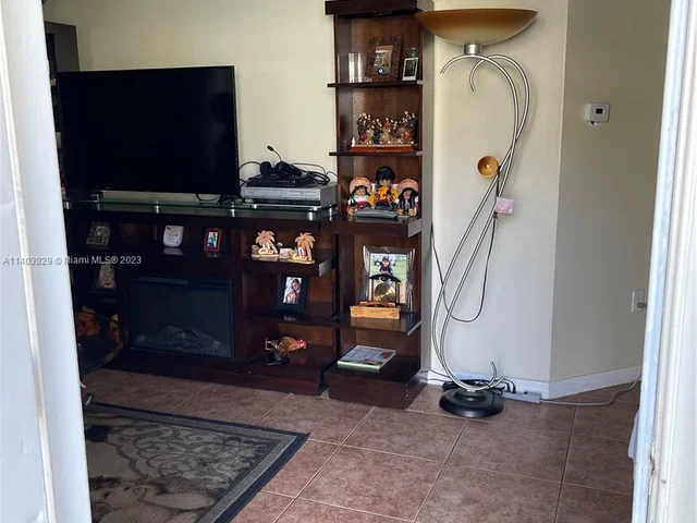 3252 NE 11th Dr, Homestead FL 33033