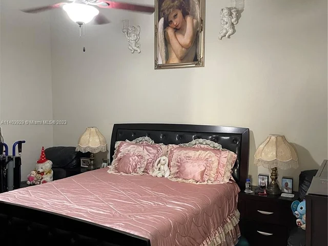 3252 NE 11th Dr, Homestead FL 33033