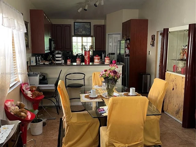 3252 NE 11th Dr, Homestead FL 33033