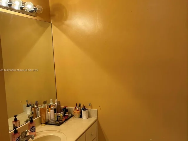 3252 NE 11th Dr, Homestead FL 33033