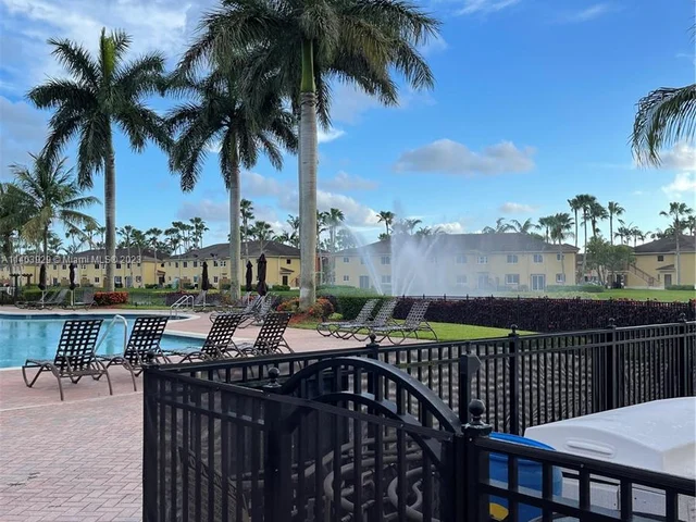 3252 NE 11th Dr, Homestead FL 33033