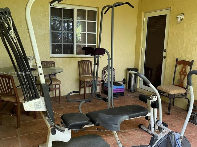 3252 NE 11th Dr, Homestead FL 33033