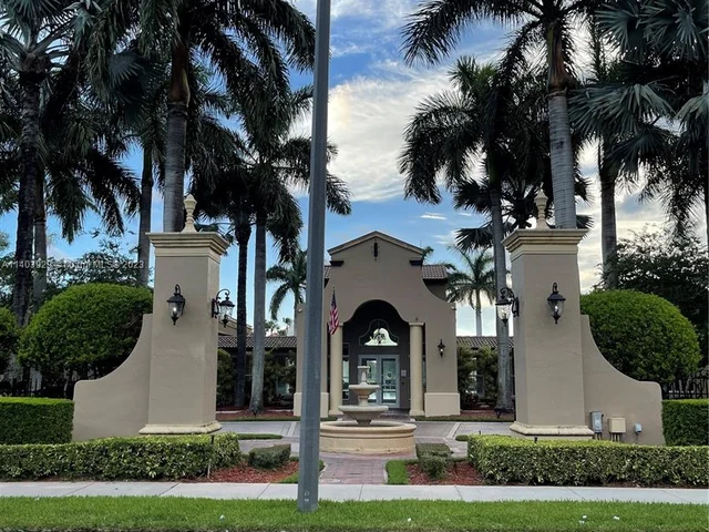 3252 NE 11th Dr, Homestead FL 33033