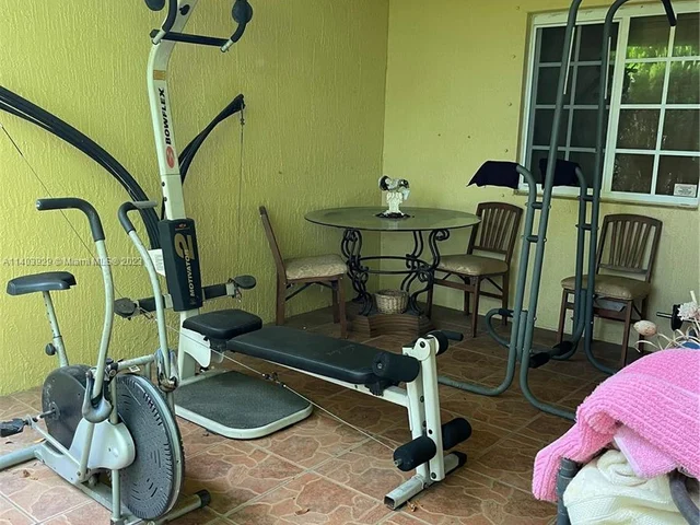 3252 NE 11th Dr, Homestead FL 33033