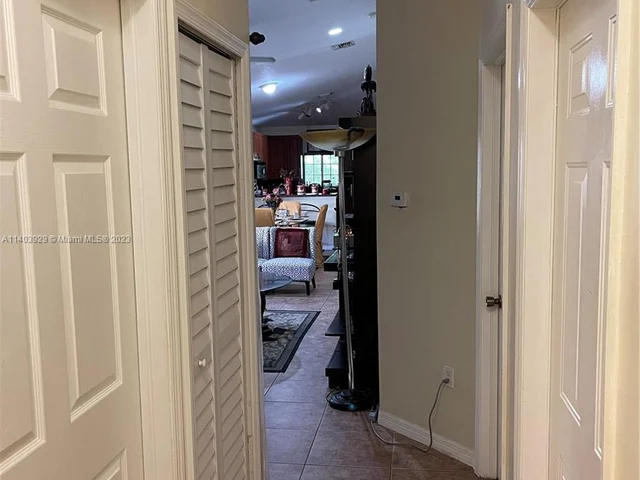 3252 NE 11th Dr, Homestead FL 33033