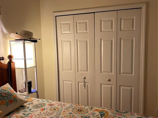 3252 NE 11th Dr, Homestead FL 33033