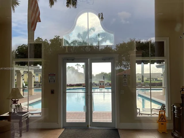 3252 NE 11th Dr, Homestead FL 33033