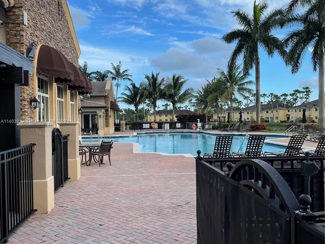 3252 NE 11th Dr, Homestead FL 33033