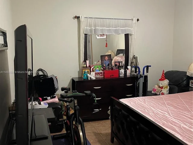 3252 NE 11th Dr, Homestead FL 33033