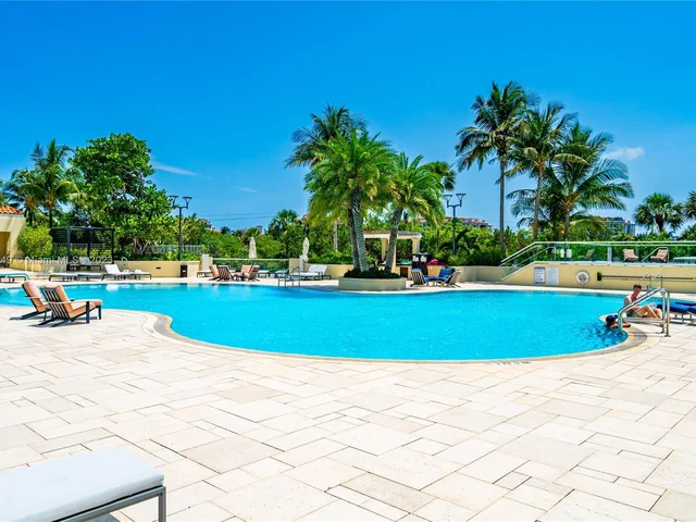 300 S Pointe Dr # 2102, Miami Beach FL 33139