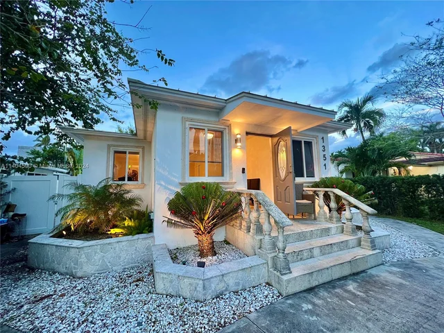 1351 Harrison St, Hollywood FL 33019