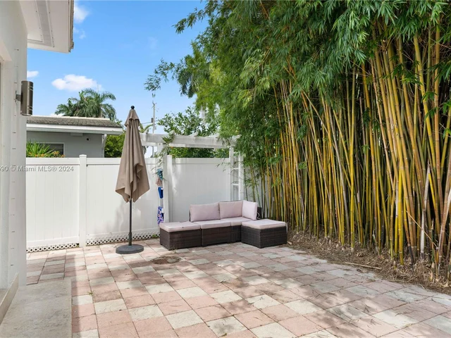 1351 Harrison St, Hollywood FL 33019